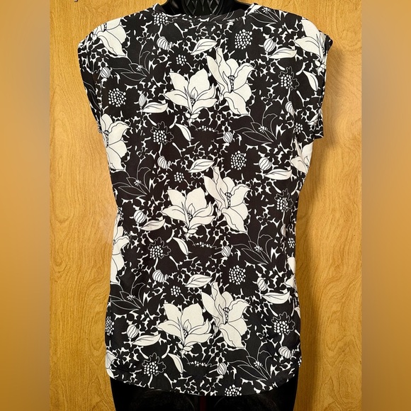 J. Crew black and white floral pull over blouse size 0 - Picture 3 of 7
